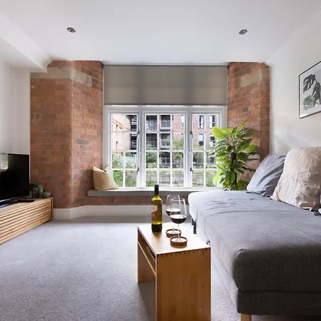 No 18 The Waterline Riverside Apartment