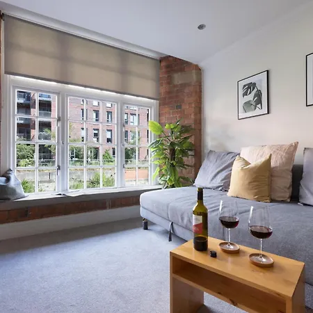 No 18 The Waterline Riverside Apartment York
