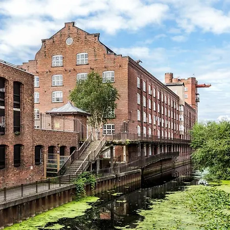 No 18 The Waterline Riverside * York