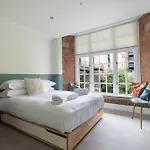 No 18 The Waterline Riverside Daire